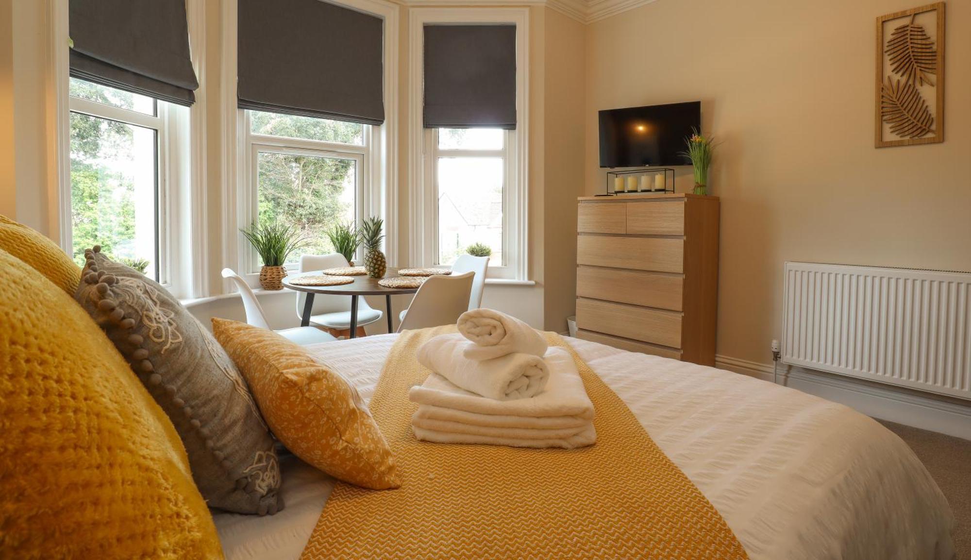 One Bed Apartment, Close To Train, City, Beach And Hospital Long Booking Welcome Eastbourne Exterior photo